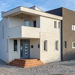 Peti Apartament Pula